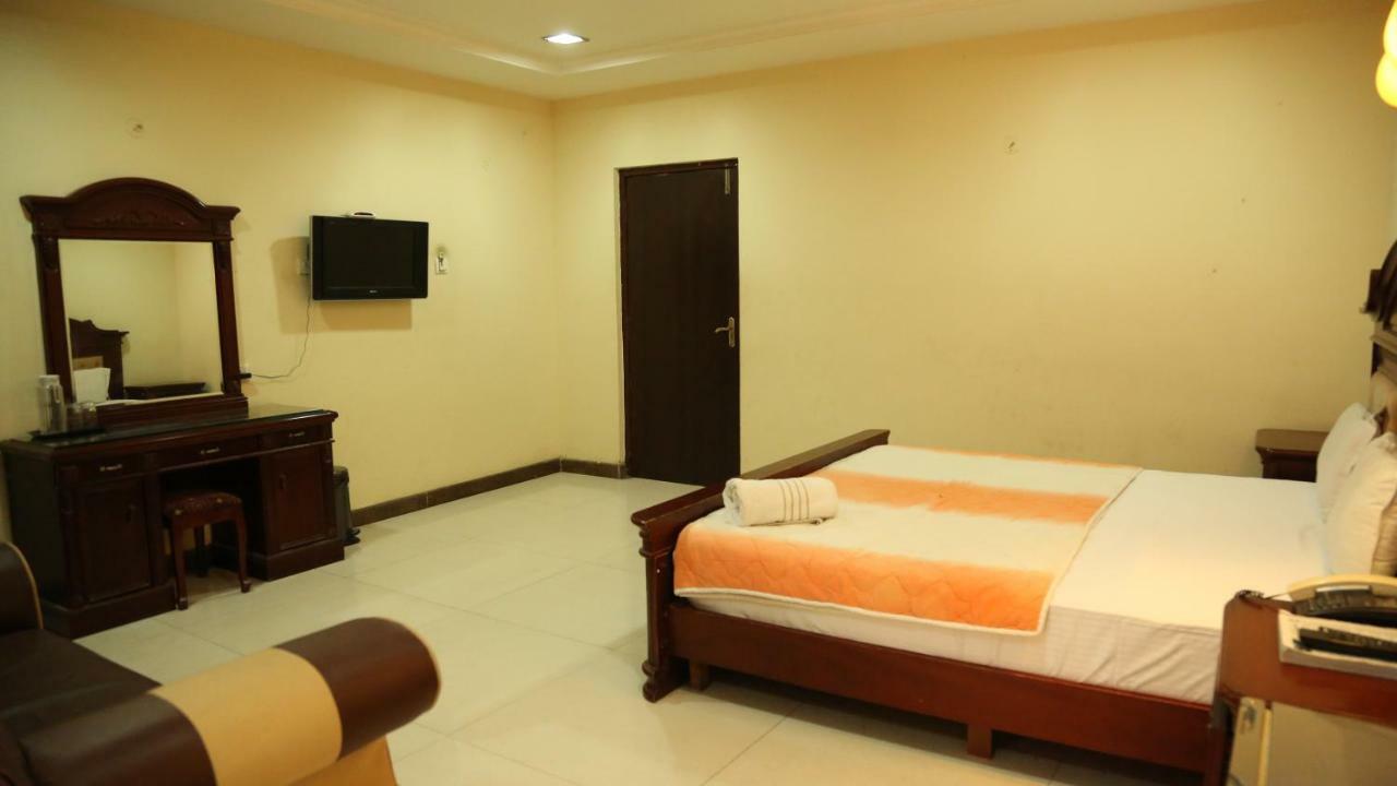 Sriannamalaiyar Residency Hotel Vellore Exterior photo