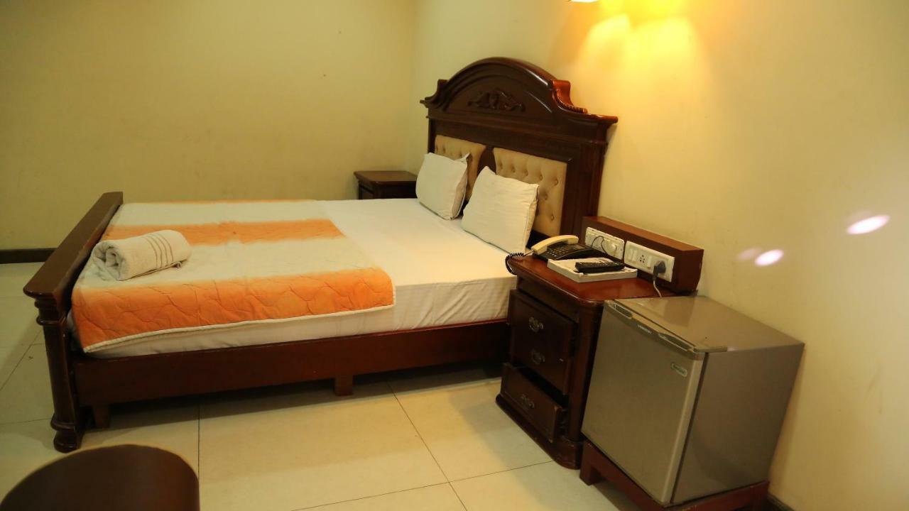 Sriannamalaiyar Residency Hotel Vellore Exterior photo